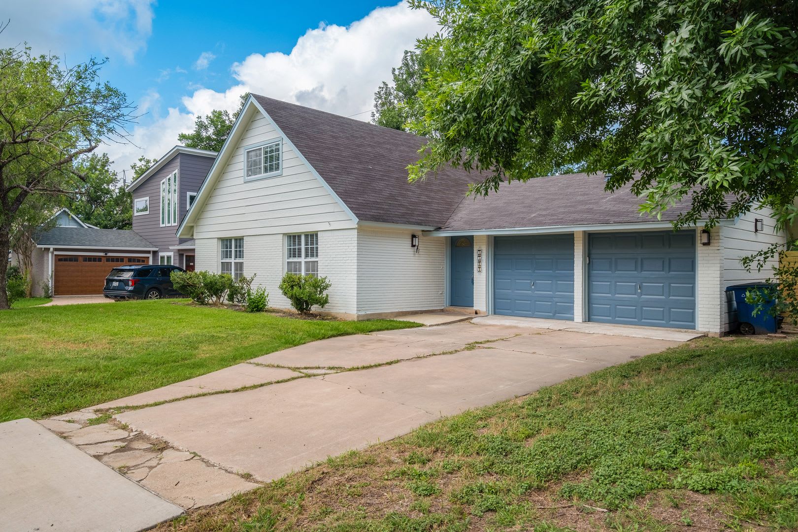 Modernized 3 Bedroom Home Near Mueller ~ Huge Backyard & Deck – photo 1