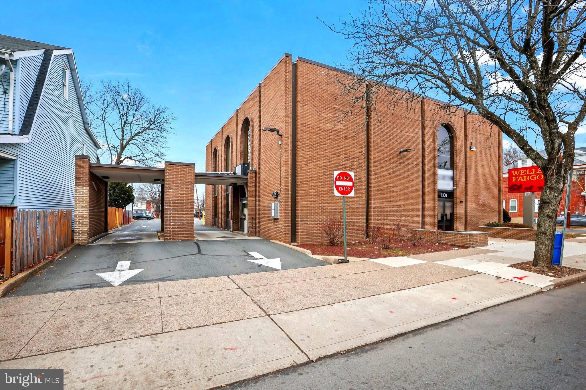 1300 HAMILTON Avenue – photo 4