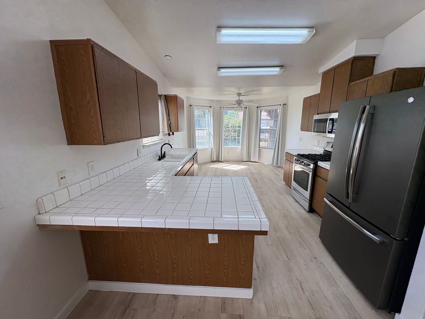 NW Visalia Home in Quiet Neighborhood for Rent Ready! – photo 3