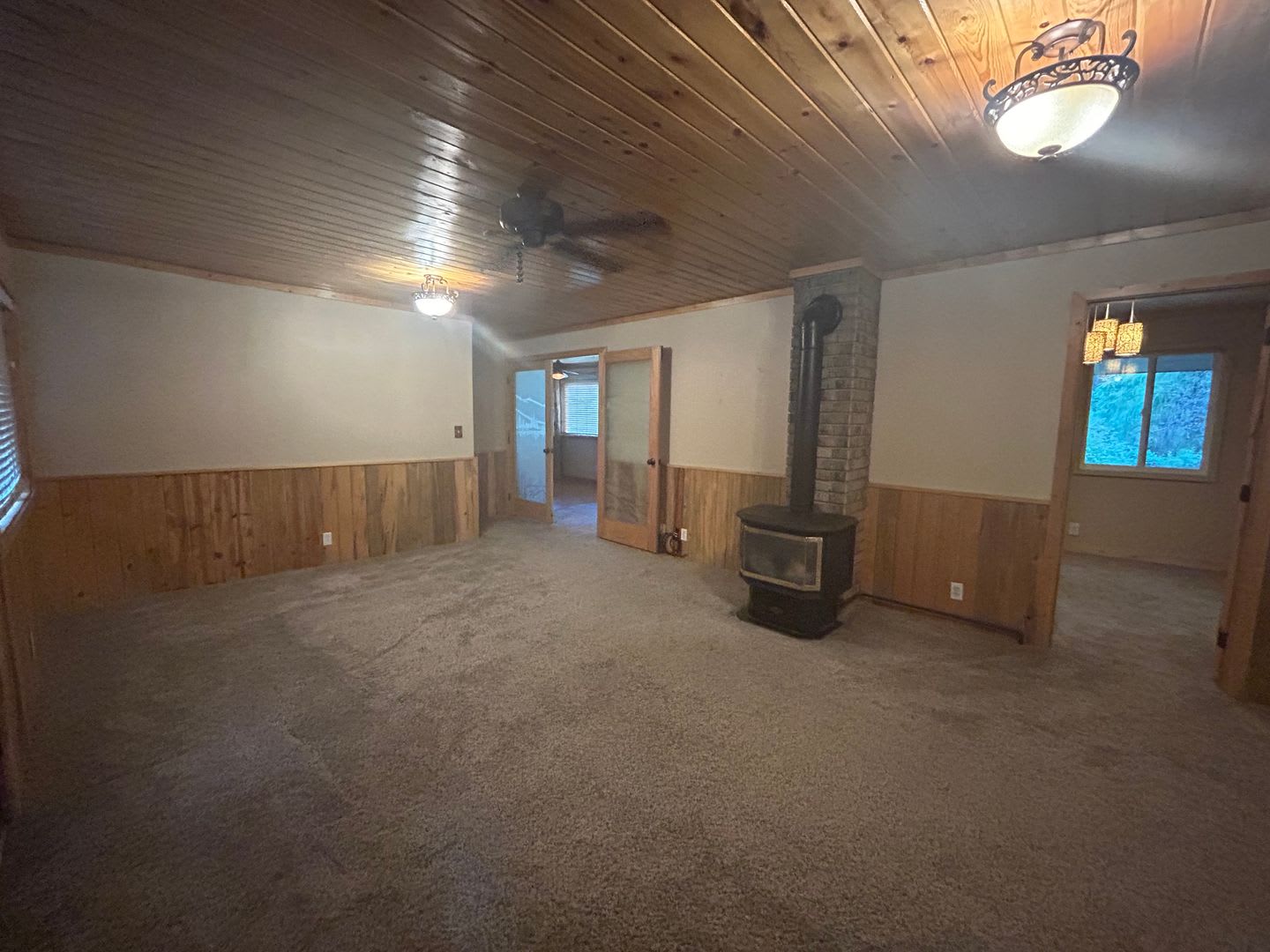 3-Bedroom Home on Lolo Creek with Private Decks &amp; Bunkhouse – photo 3