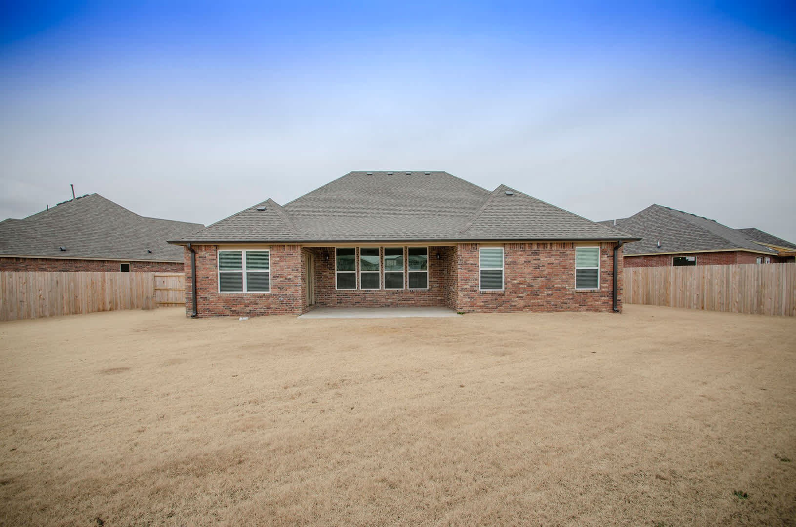 Beautifully maintained, single-story home nestled in the desirable Quail Creek Villas community! – photo 4