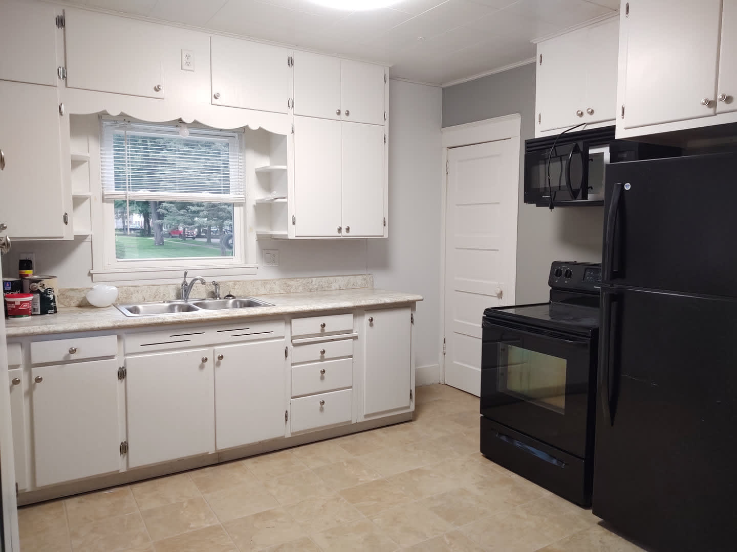 Charming 3-Bedroom Home in a Convenient Location – photo 3