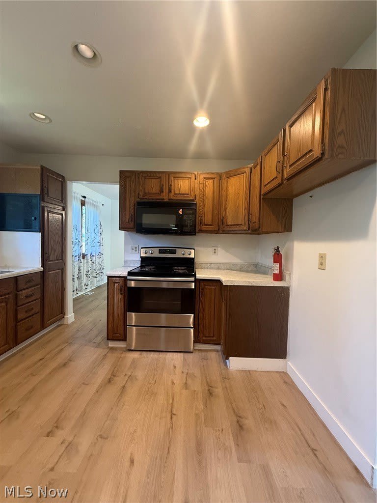 6580 Forest Glen Avenue – photo 2