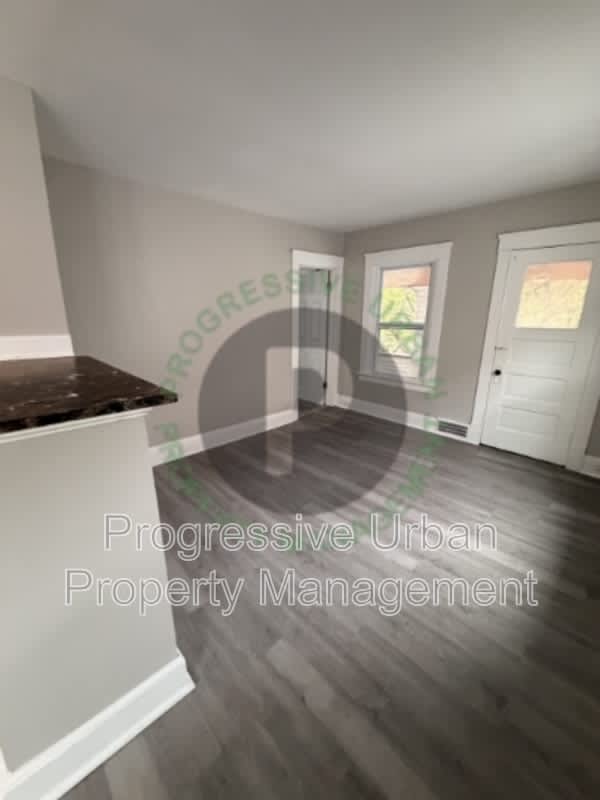 15619 School Avenue – photo 3
