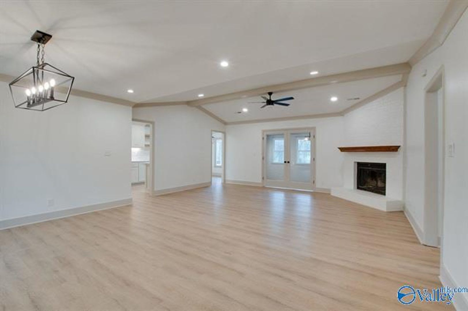 2042 Rosebury Lane – photo 2