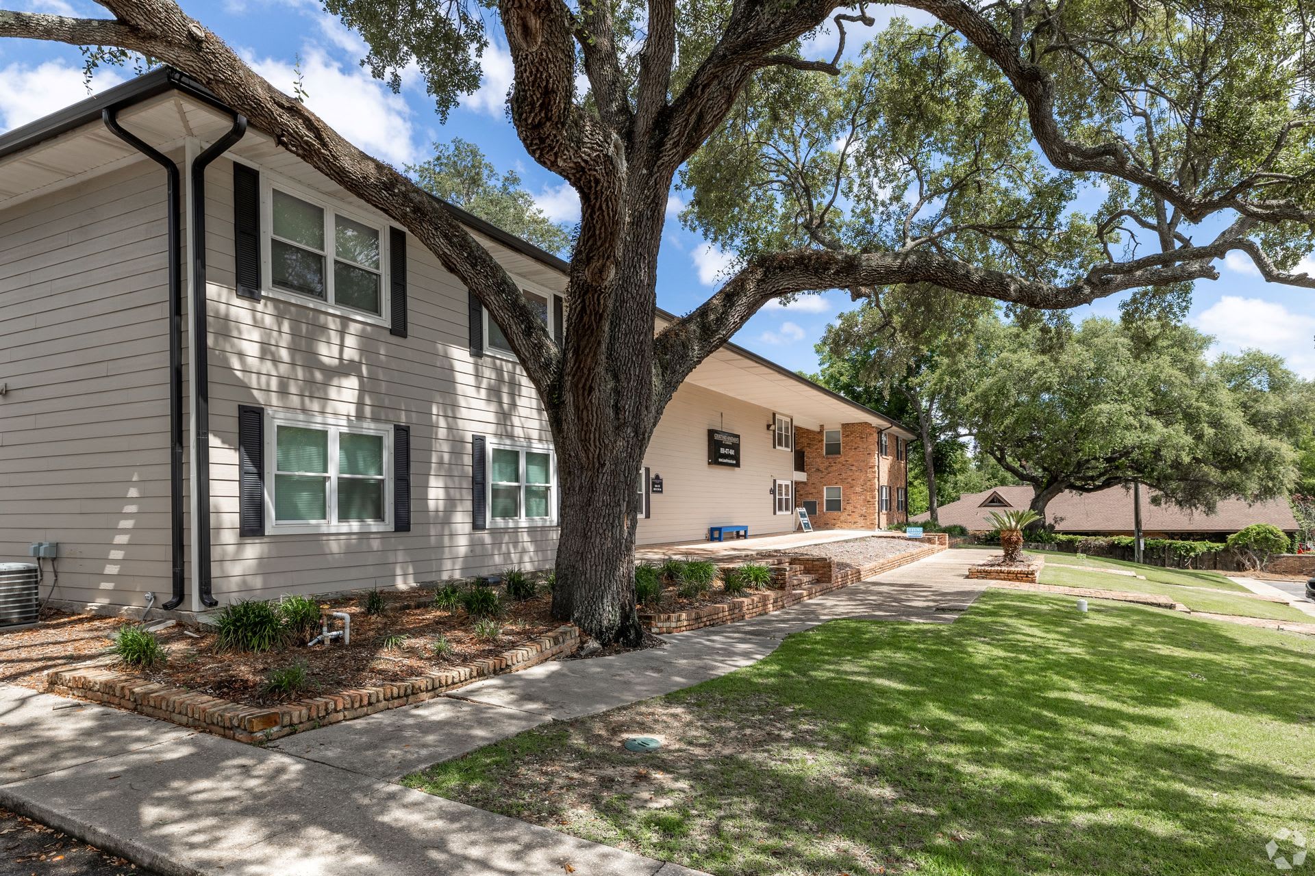 Courtyard Apartments at Cordova – photo 2