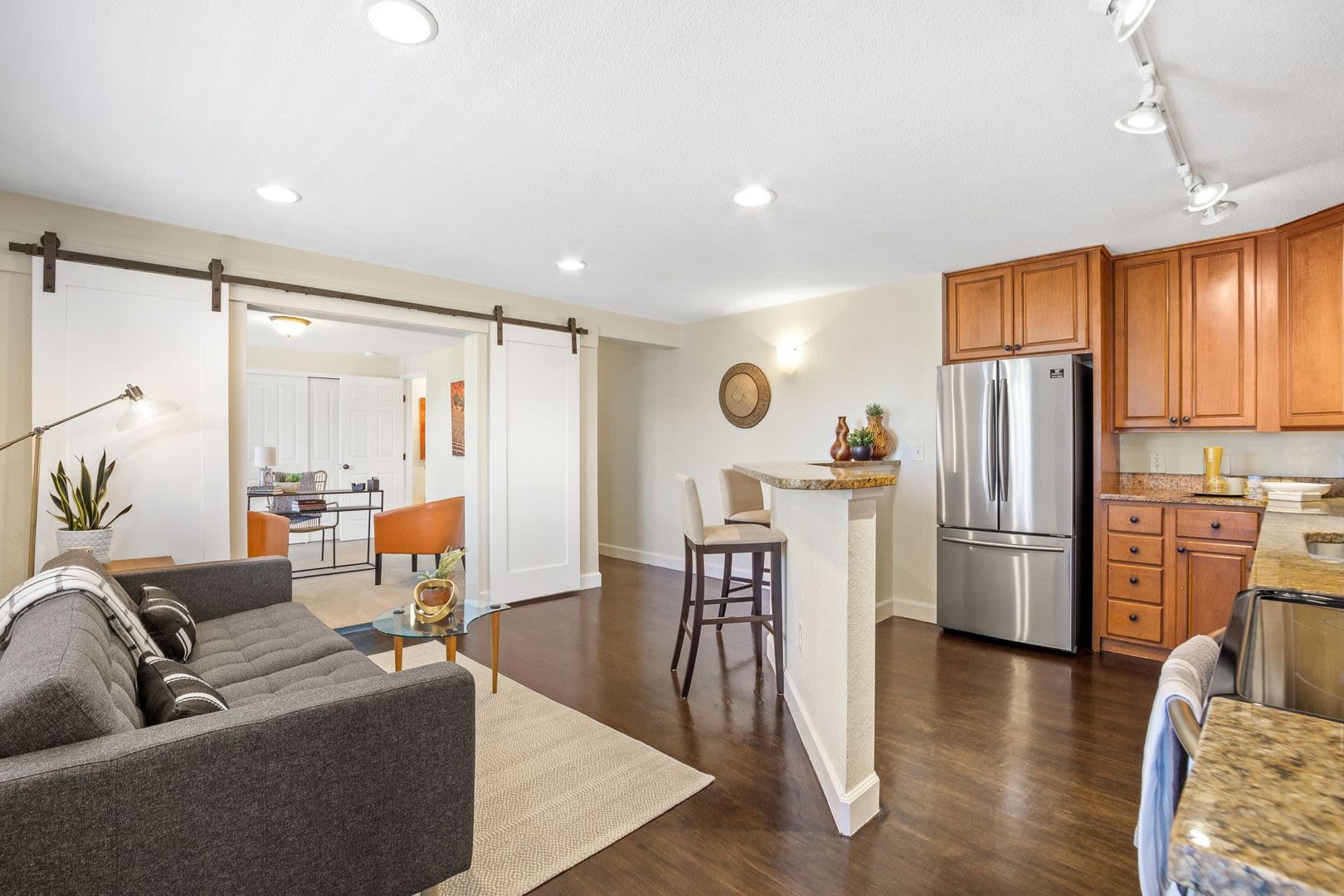 Incredible 2 bedroom 1 bath Condo in West Washington Park Neighborhood – photo 2