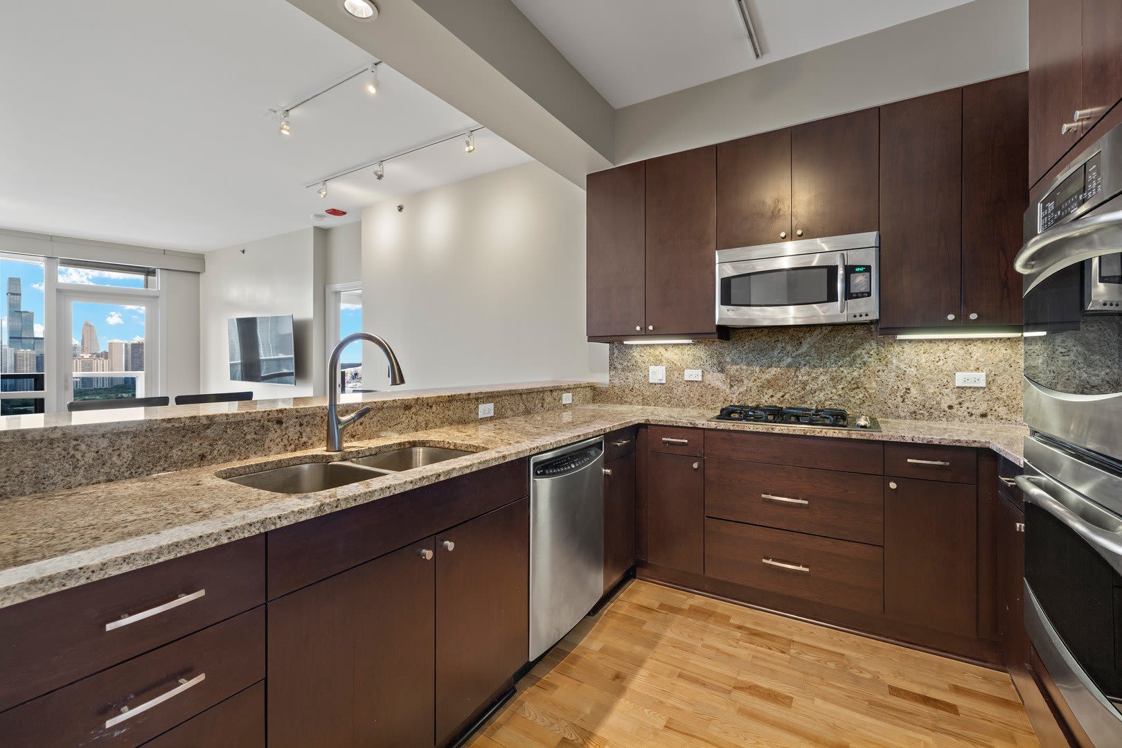 1211 S Prairie Avenue – photo 4