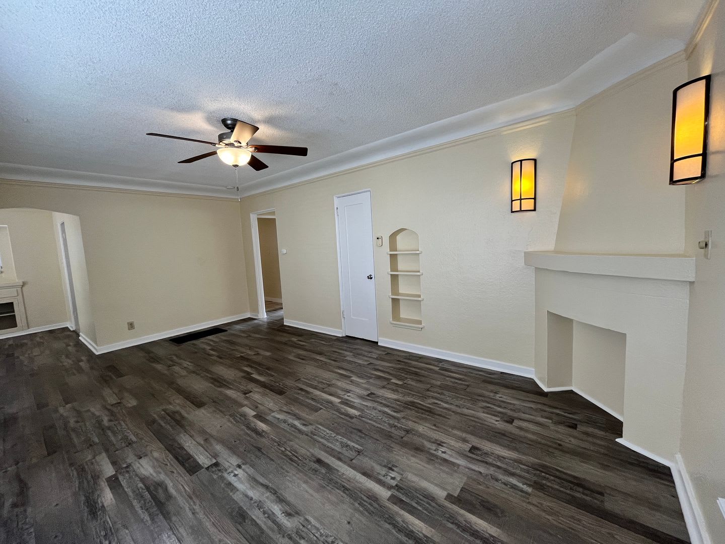 LARGE DOWNSTAIRS ONE BEDROOM ONE BATH! – photo 3