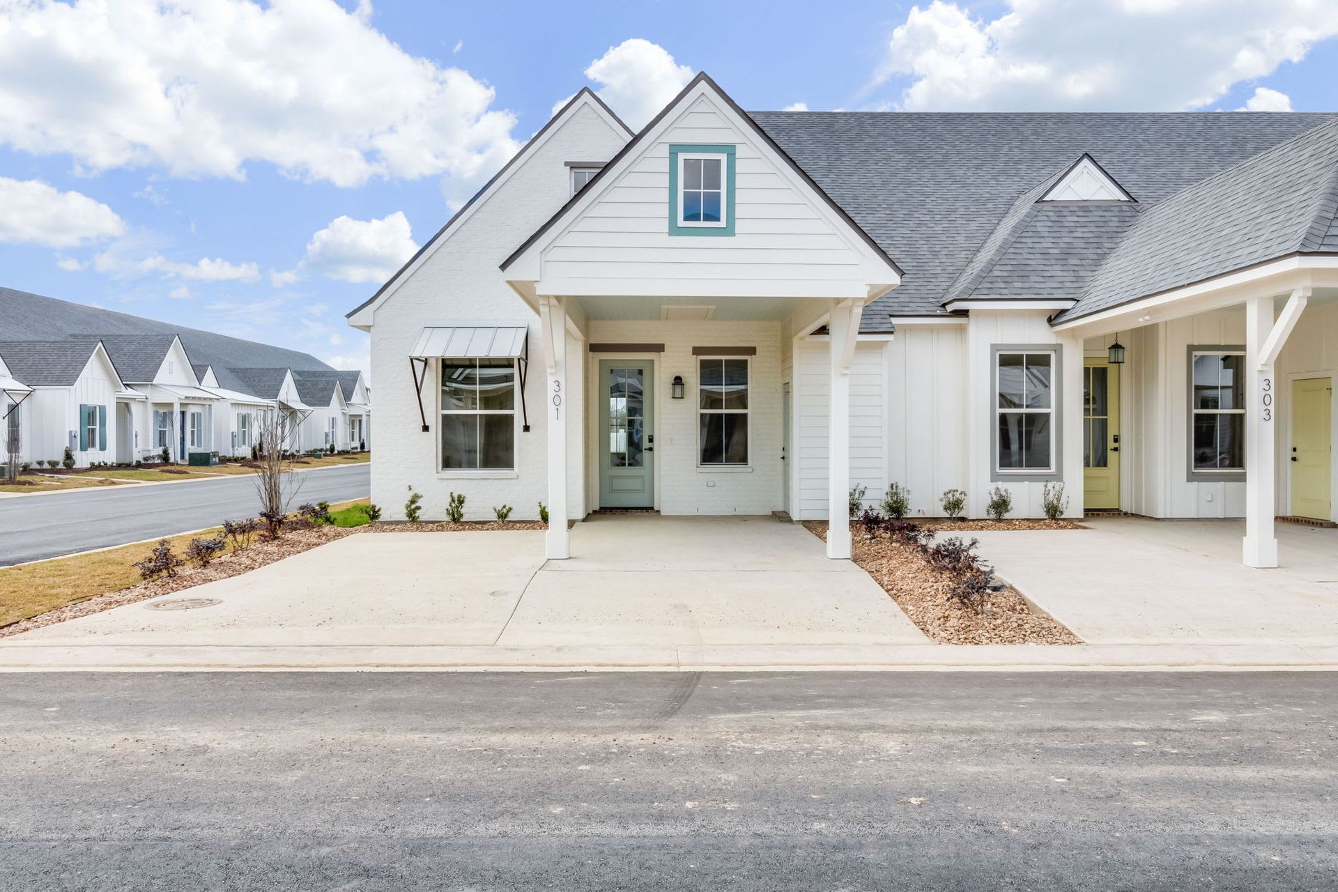 New Single Story 3 bedroom Townhome with Move in Special! – photo 2