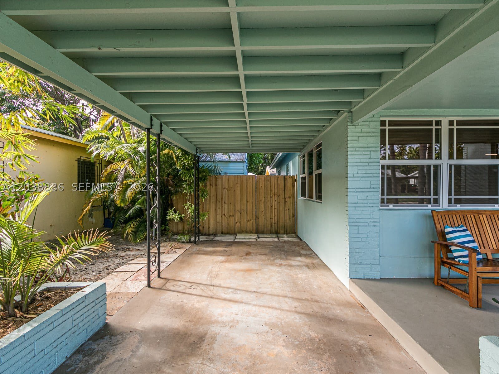 1540 Arthur St – photo 4