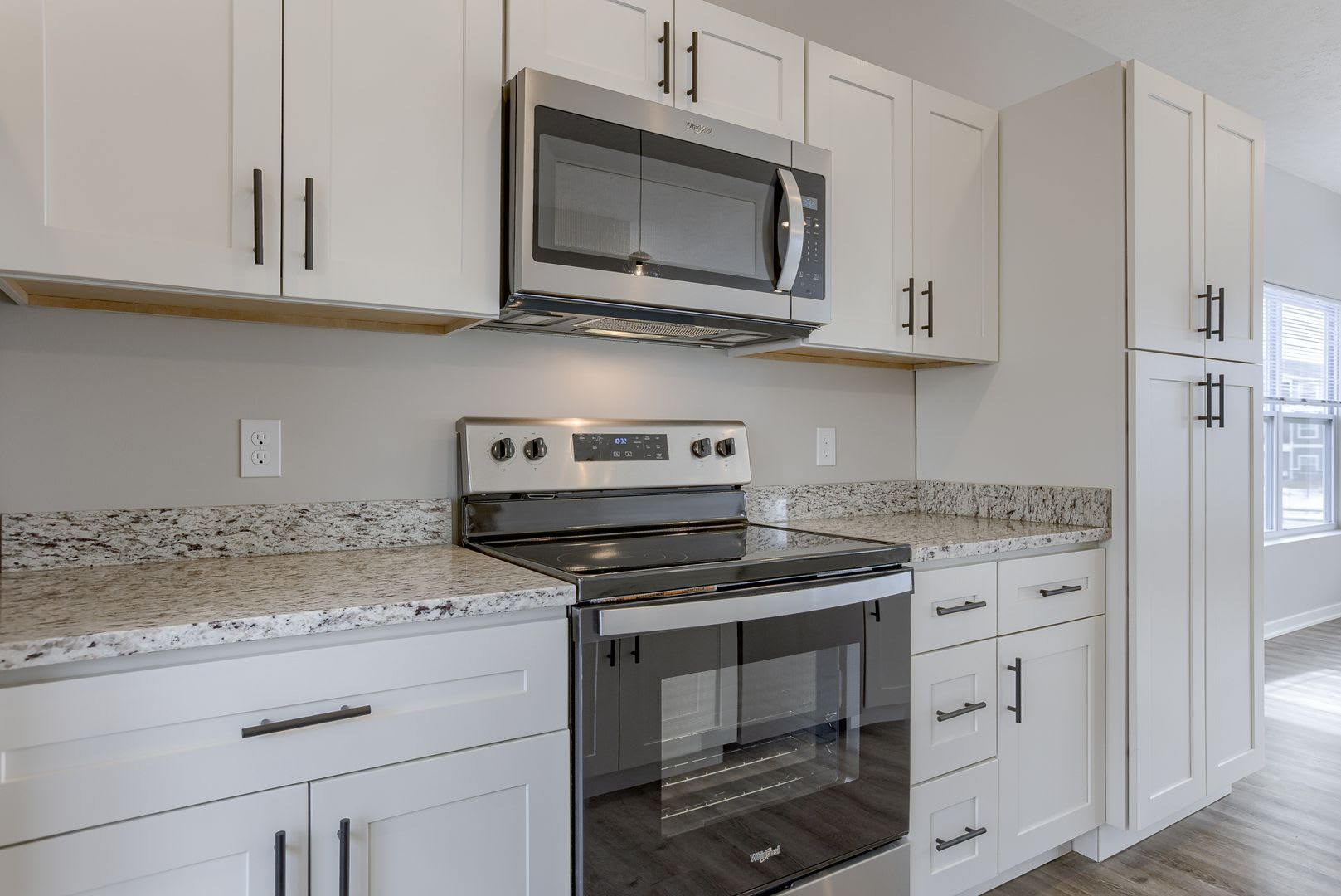 Gorgeous 3 Bedroom Townhome!! – photo 5