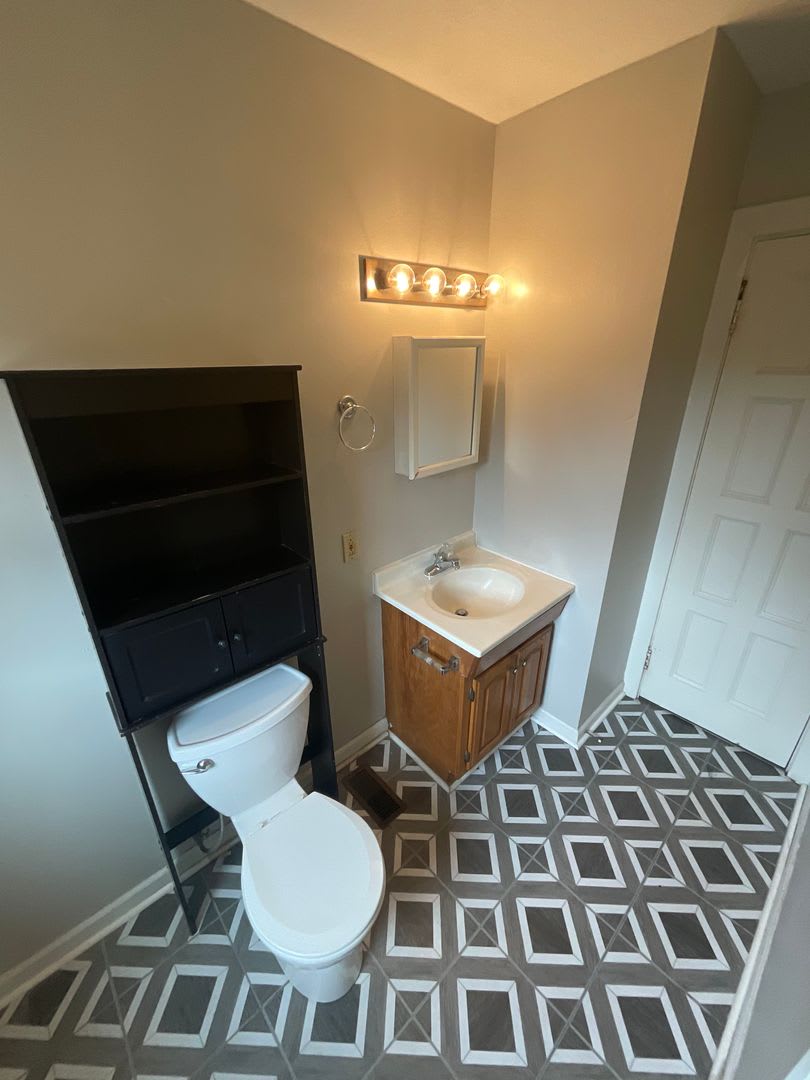 Charming 3 Bed 2 Bath Home! *2027* – photo 5