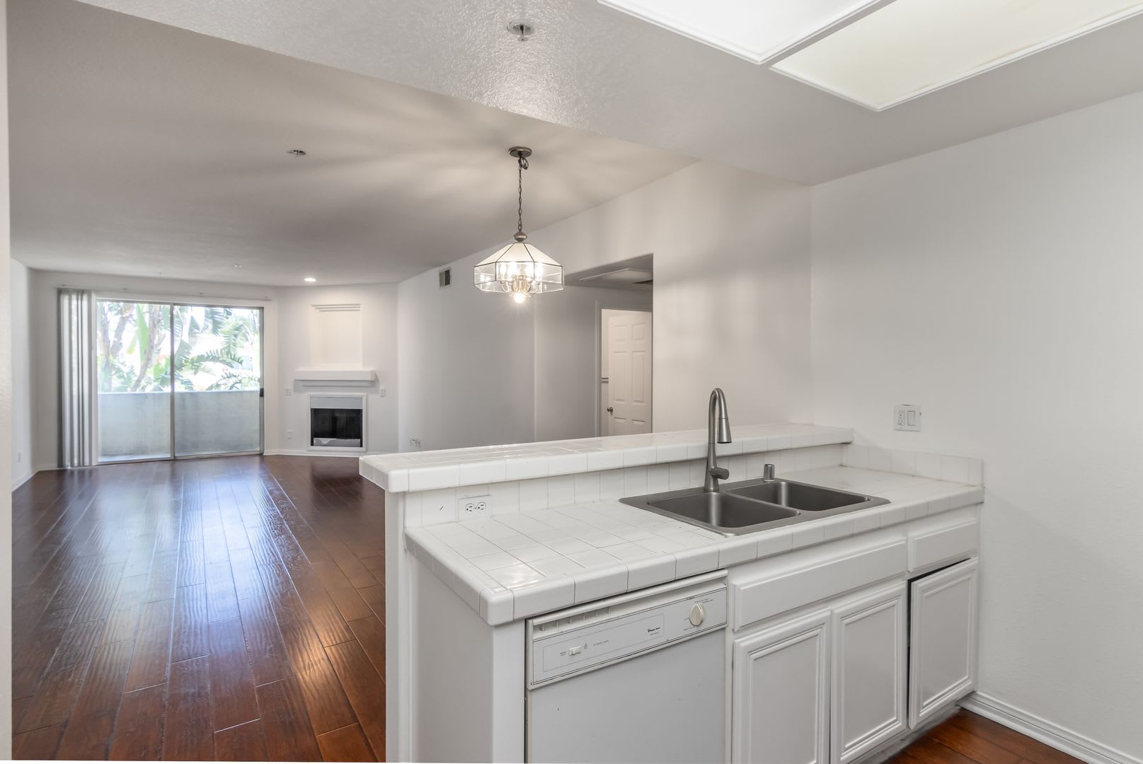 16940 Chatsworth St #106 – photo 4