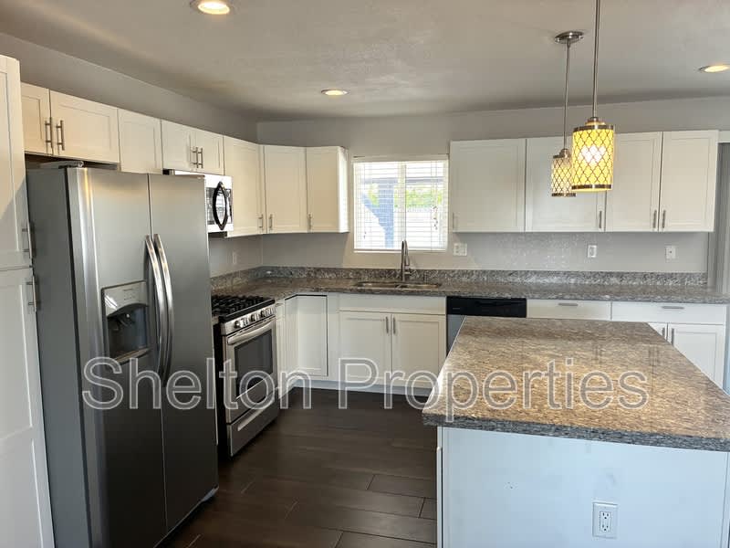1421 S Roberts Rd – photo 5