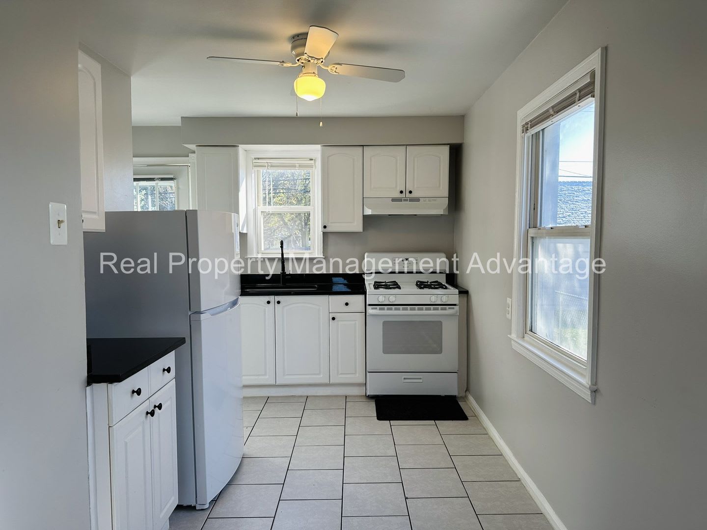 No Deposit Required! Meticulously Maintained with 2 Beds/Basement/Garage! – photo 5