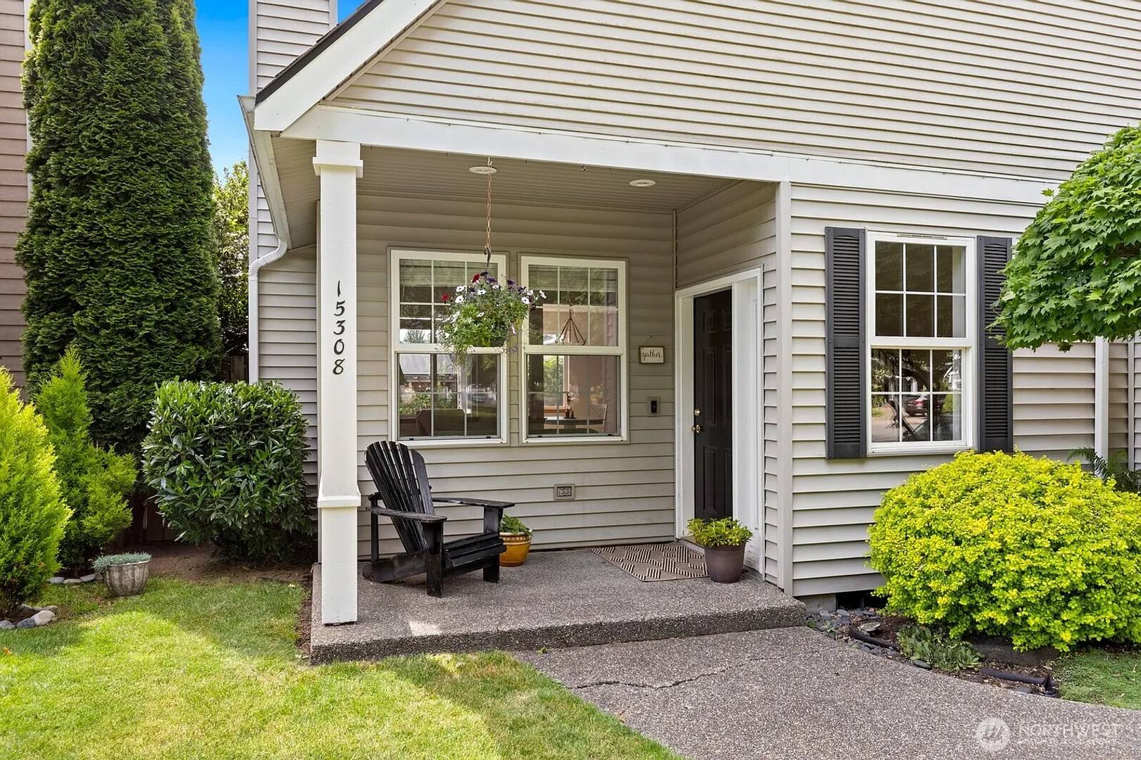Charming 3-Bedroom Home in Magnuson Place – photo 2