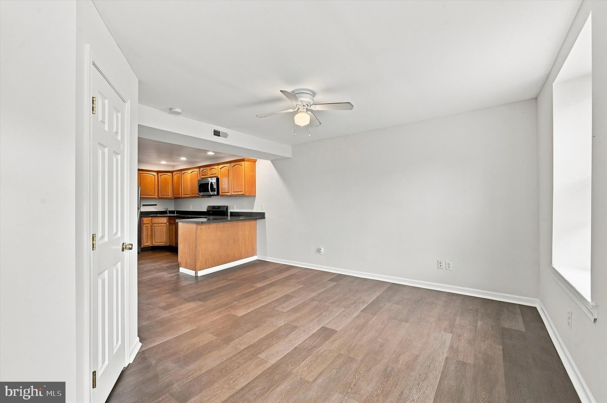 400 Green Lane – photo 3