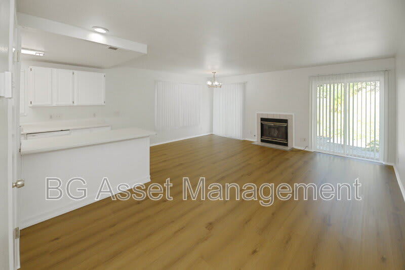 810 3rd St – photo 1