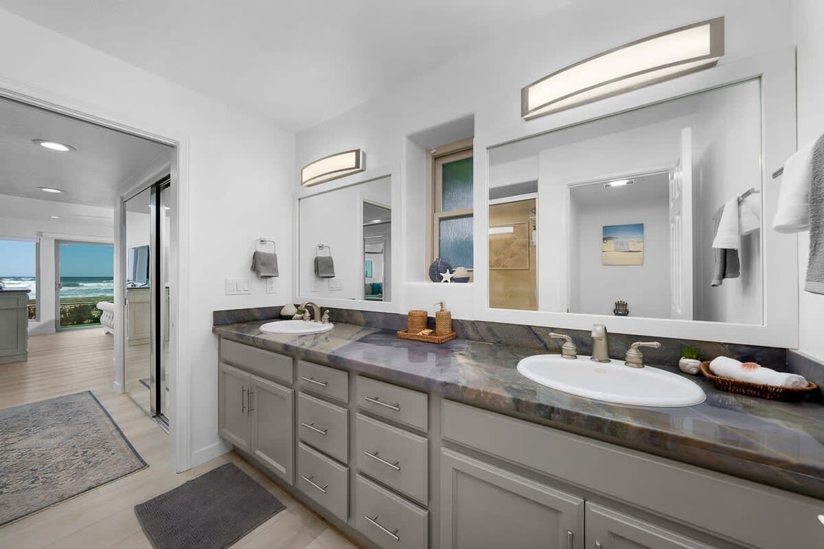 3901 Ocean Front Walk – photo 2