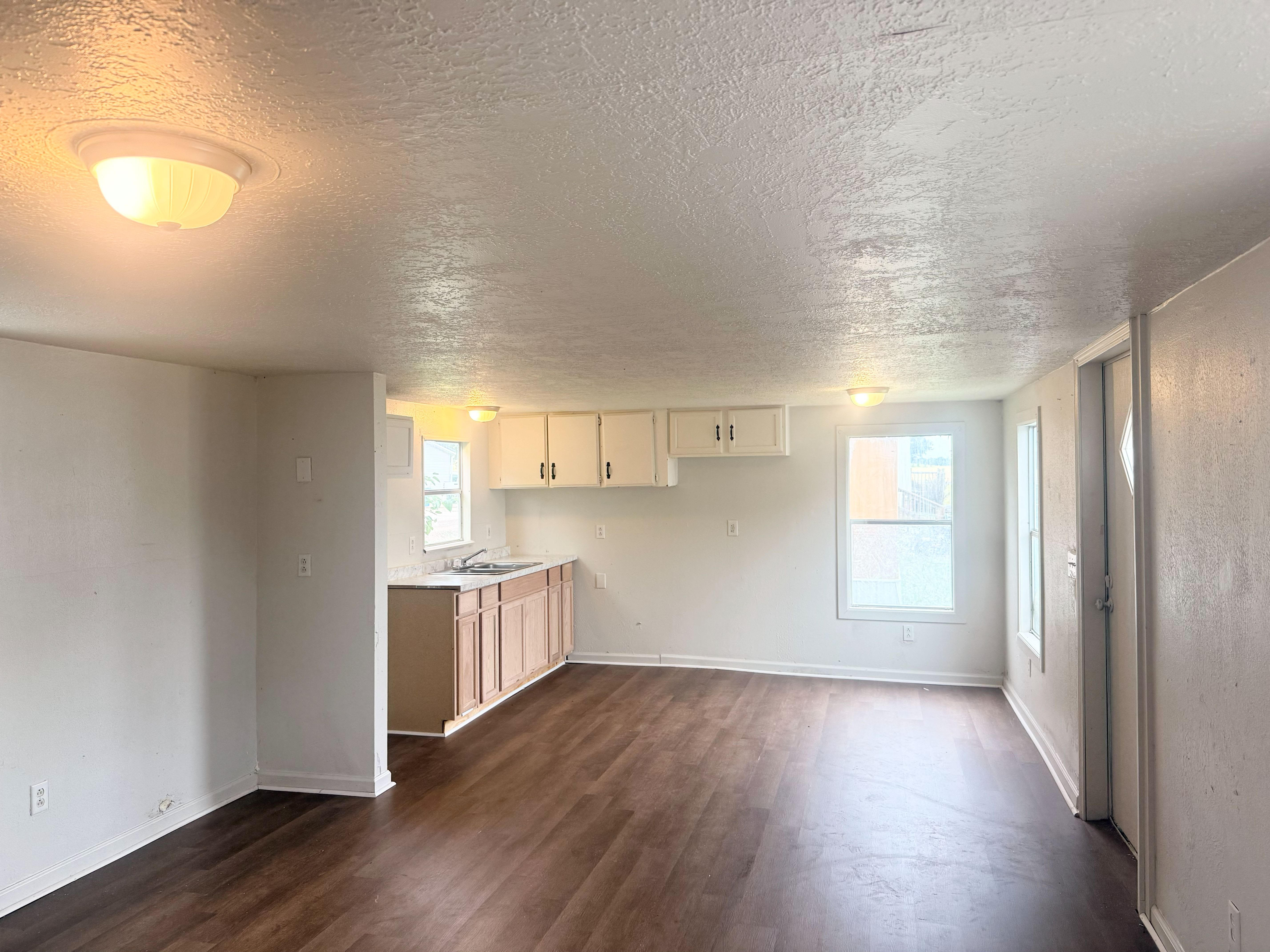 2081 Oakshire Rd – photo 2
