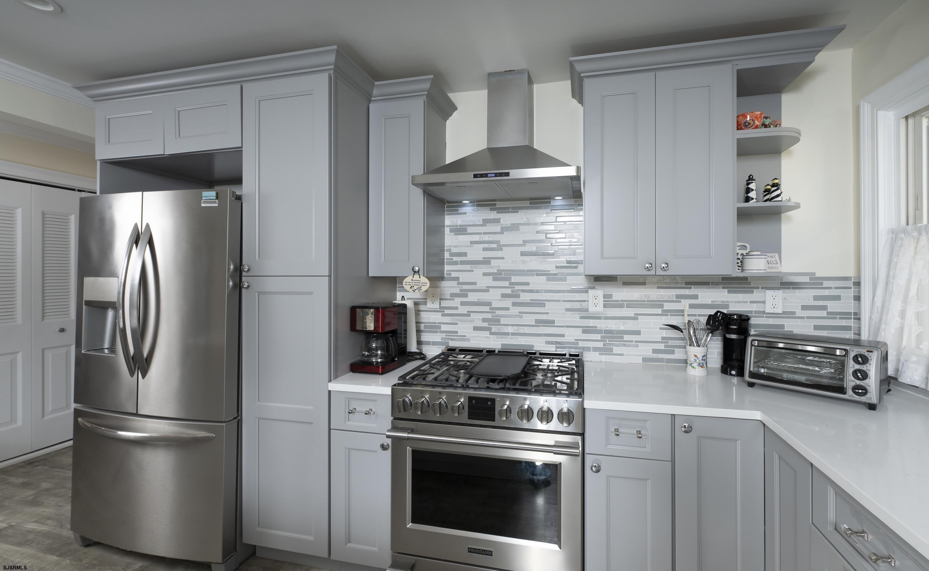 220 N 35th Ave – photo 3