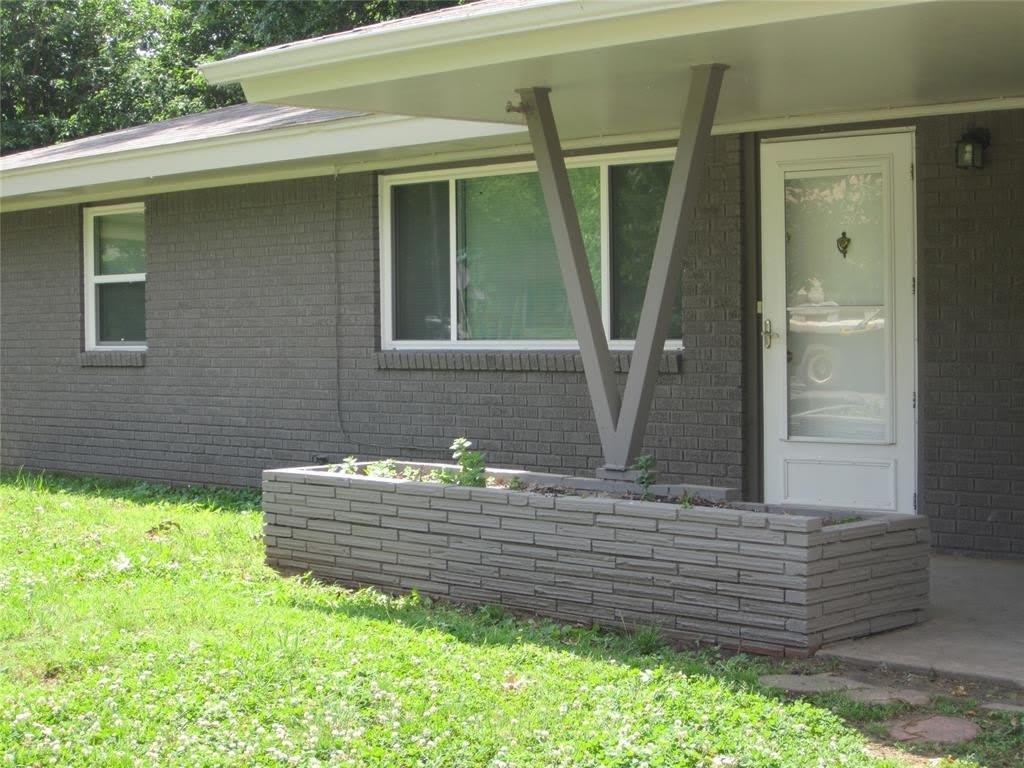 1530 Melrose Drive – photo 2