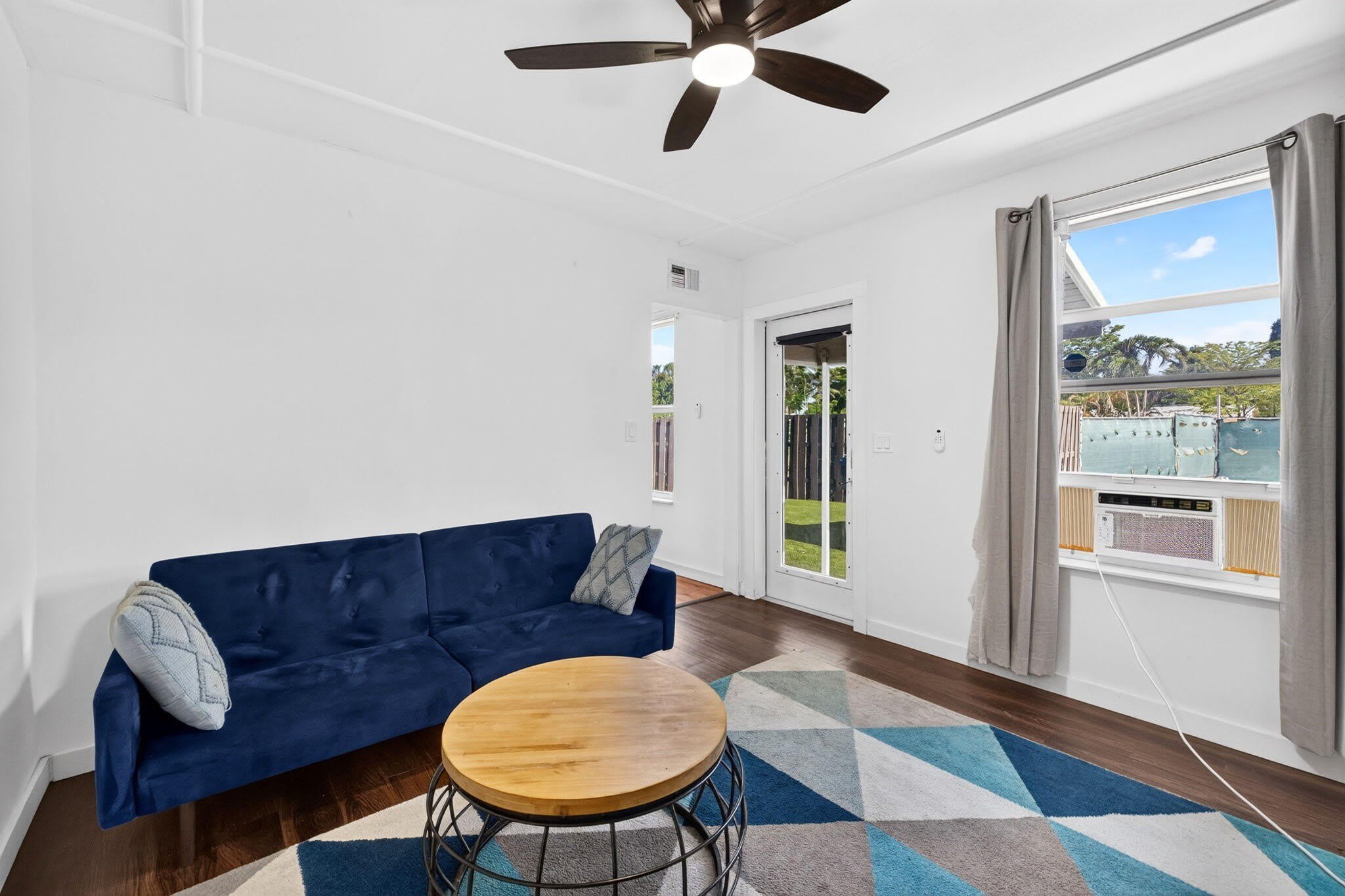 2702 Ne 9Th Avenue – photo 3