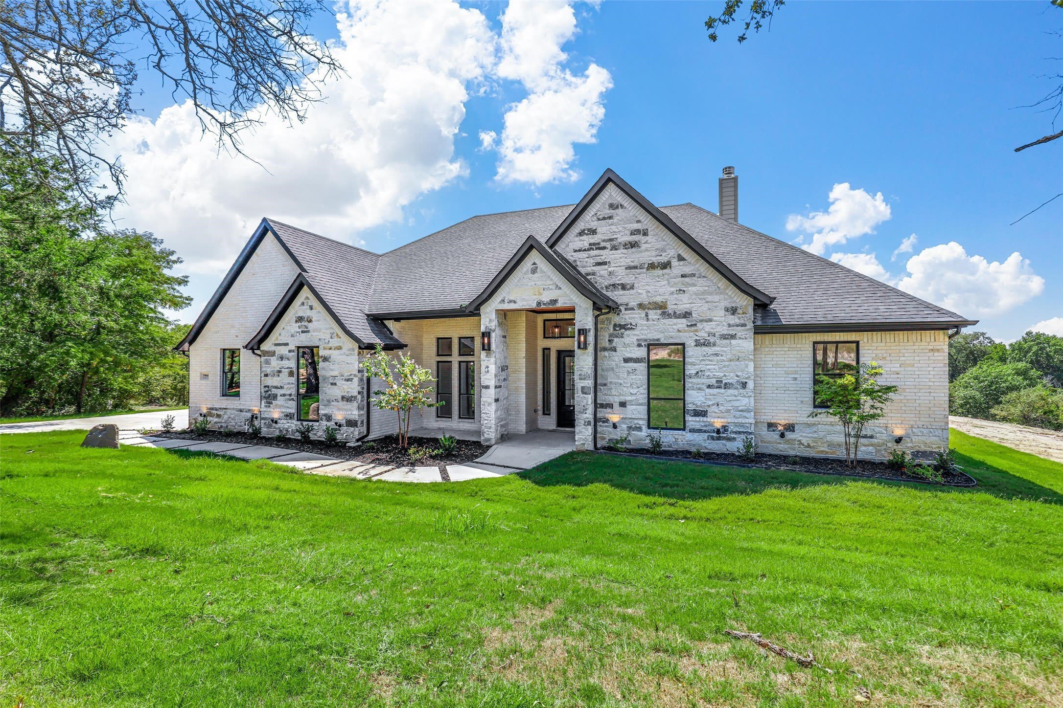 1064 Glenoaks Drive – photo 4