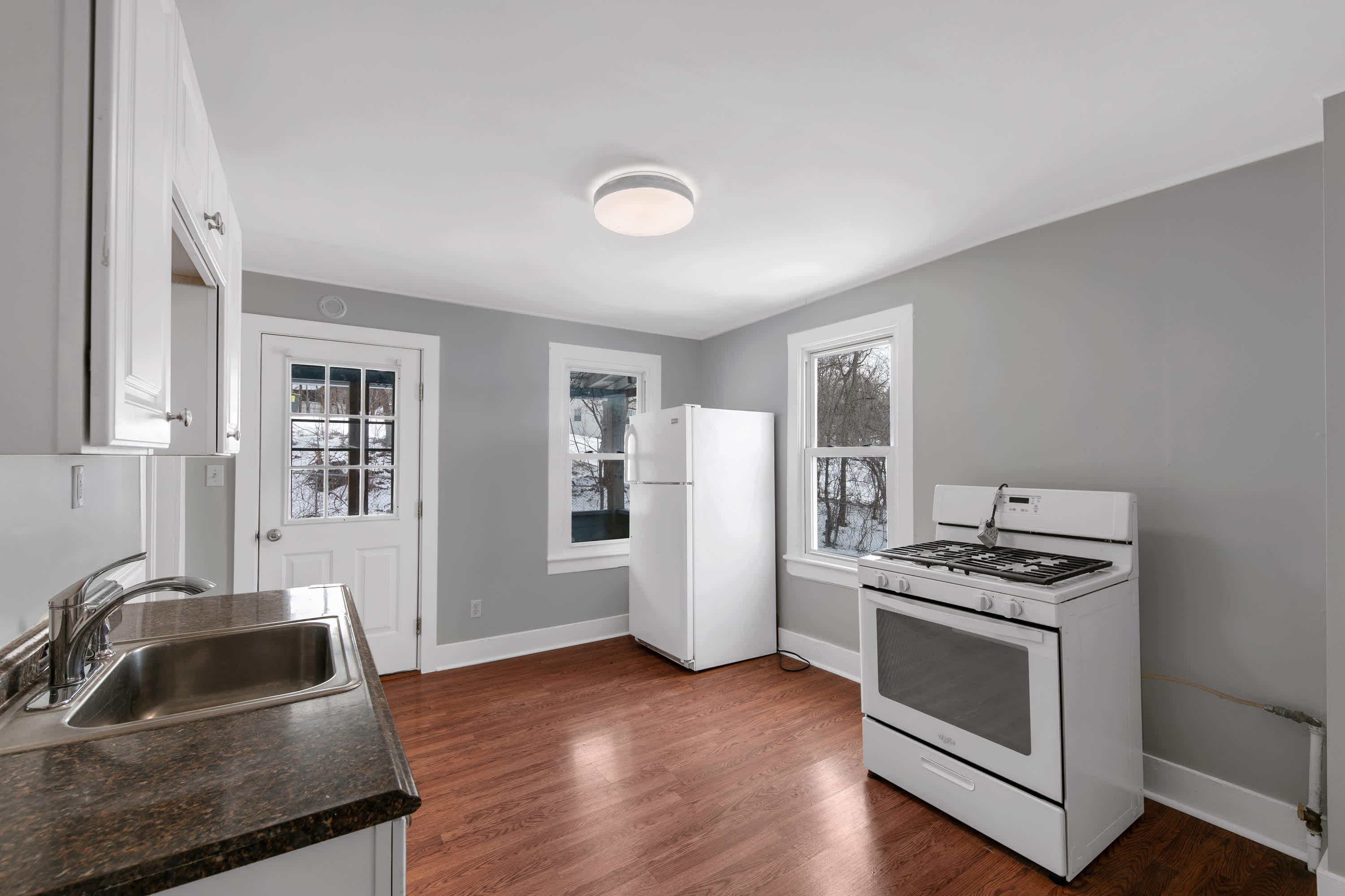 34-36 Malta Avenue – photo 5