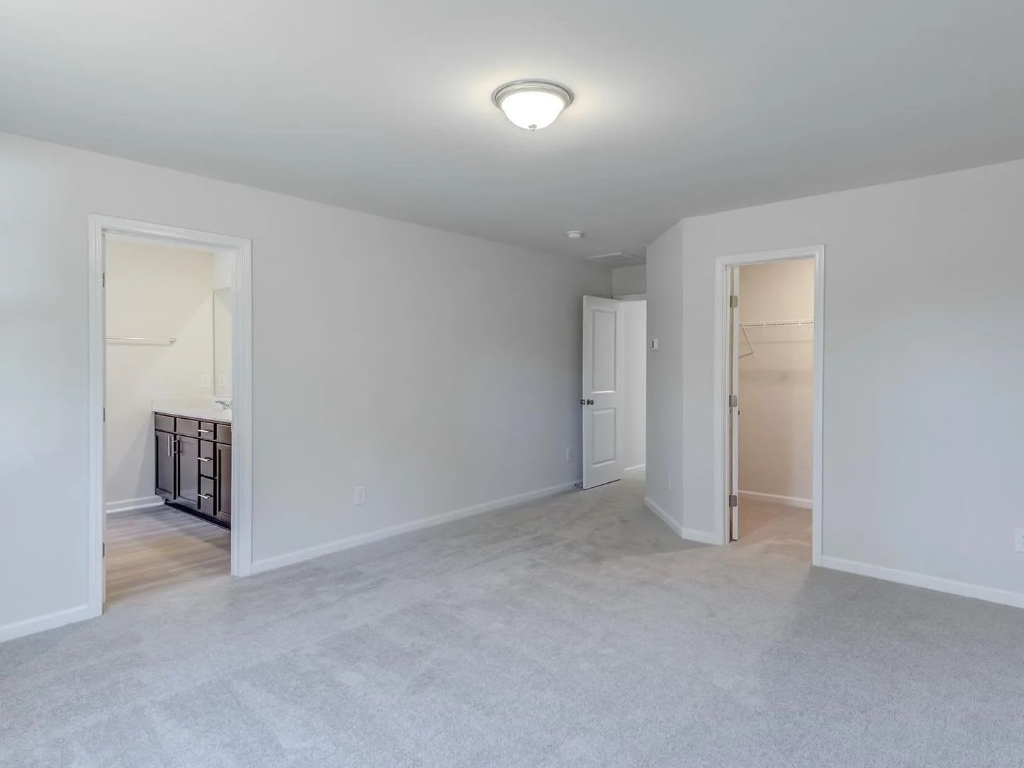 Room in 5 Bedroom Home in Angier – photo 5