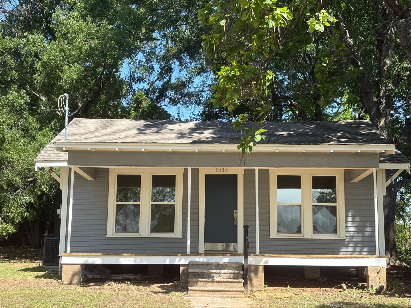 Gorgeous fully remodeled 3 bed/1.5 bath Craftsman-style Bungalow – photo 1