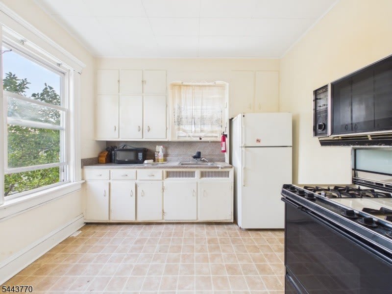 139 Fairview Ave – photo 4