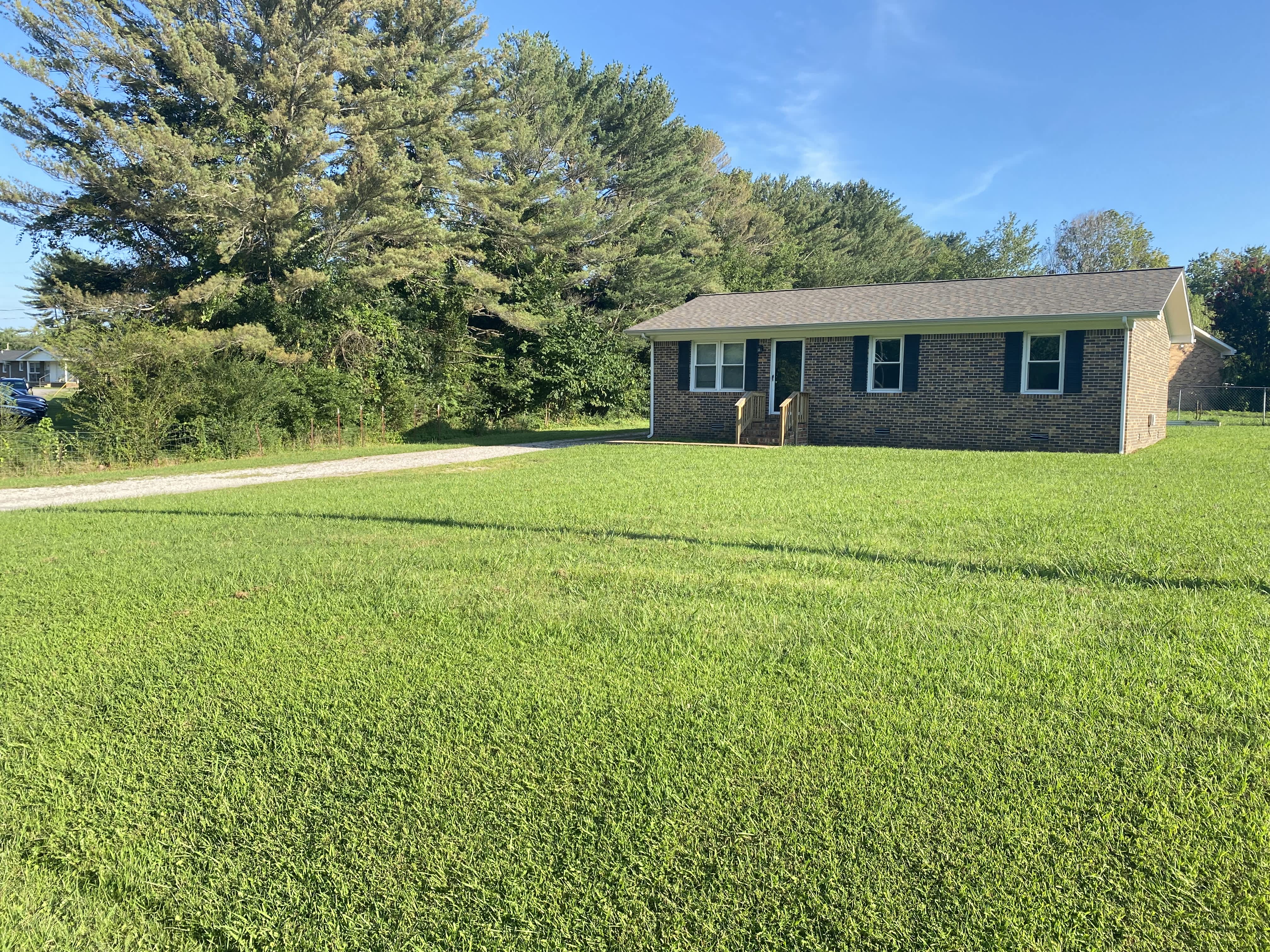 240 Lakeview Dr – photo 2