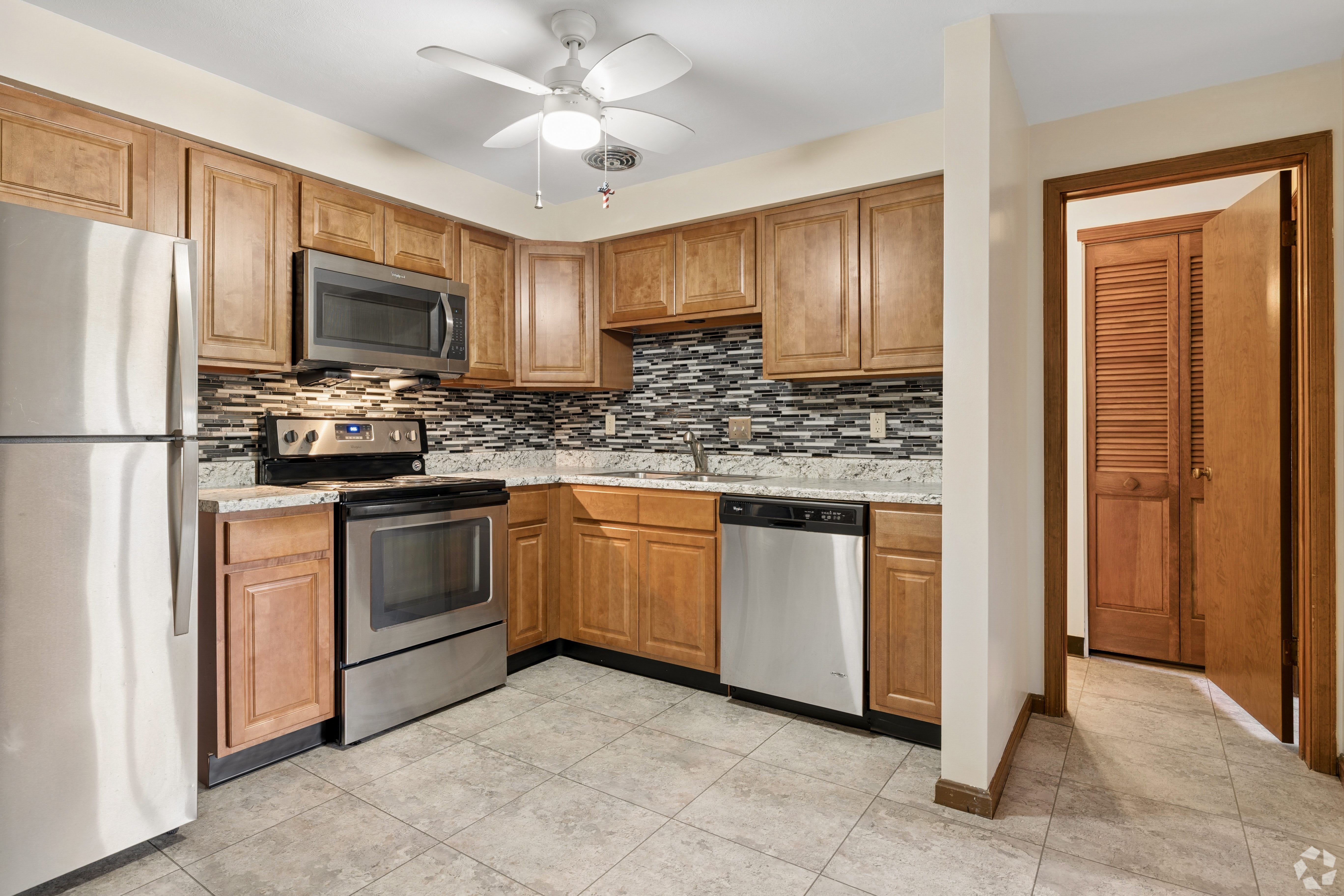 Carriage Hill Apartments – photo 4