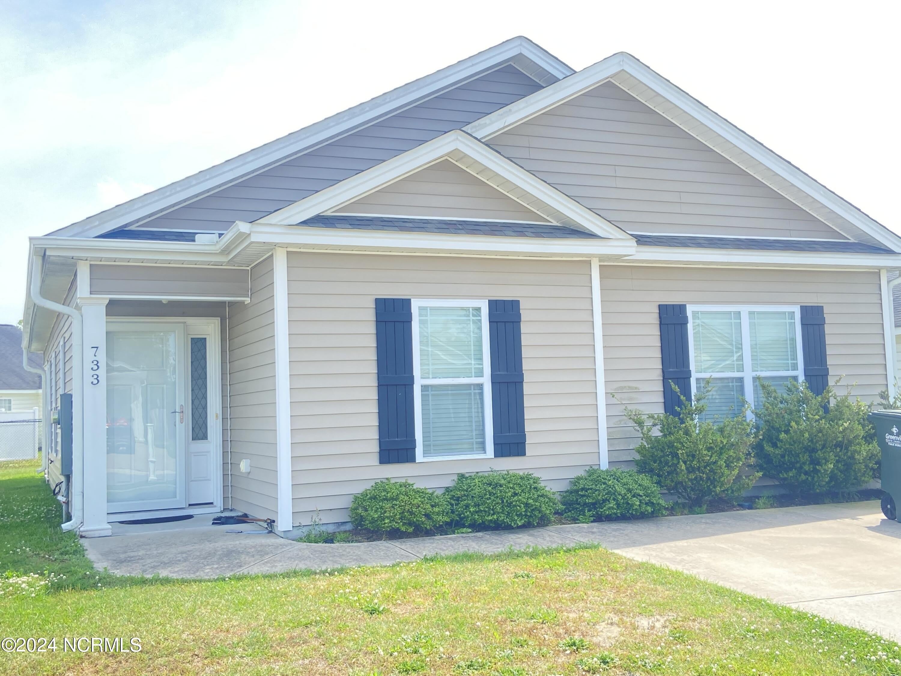 733 Seneca Court – photo 1