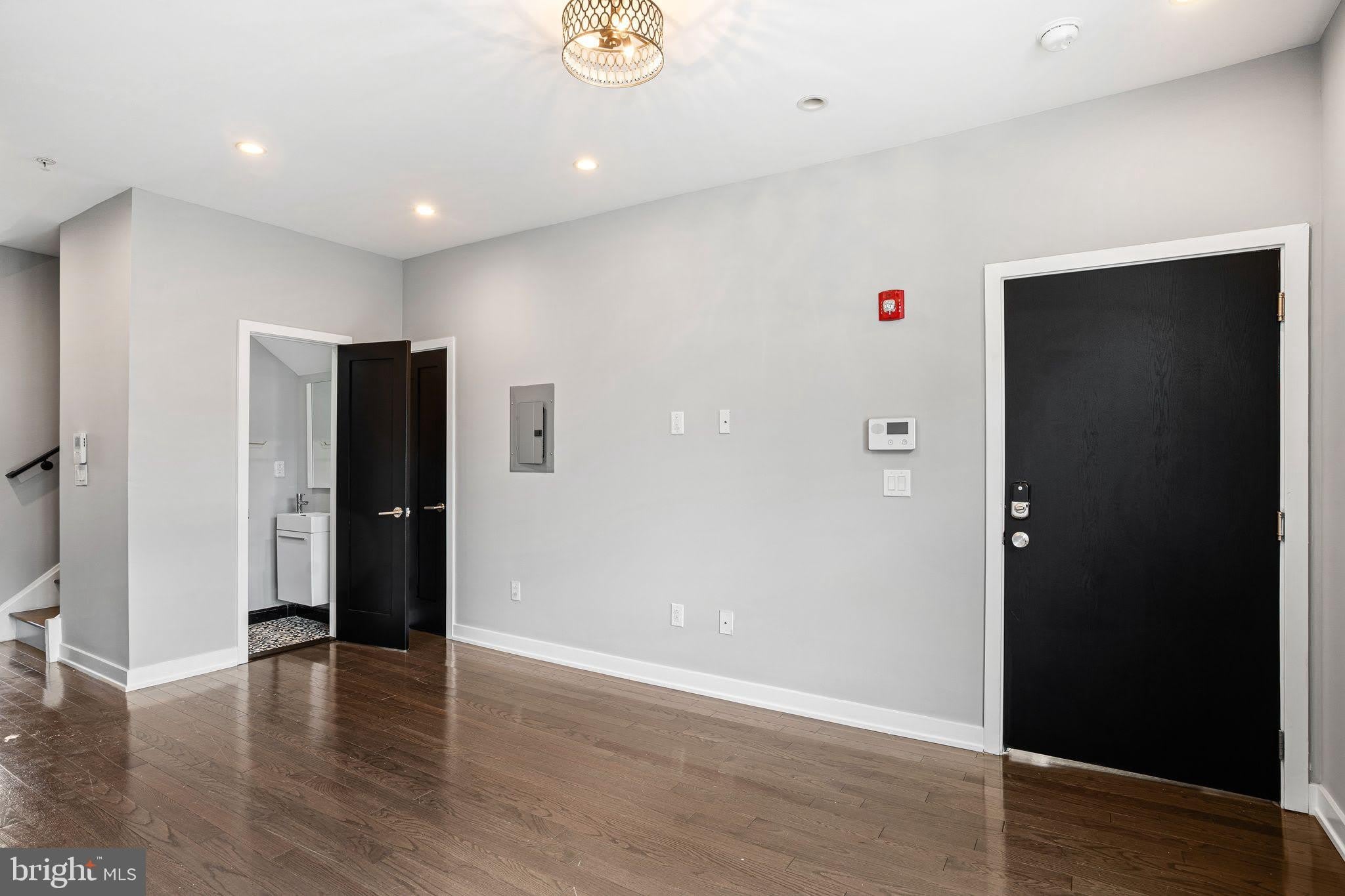 755 N CAPITOL Street – photo 4