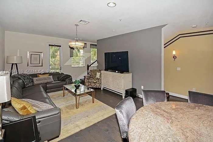 837 SW 147th Ave – photo 4