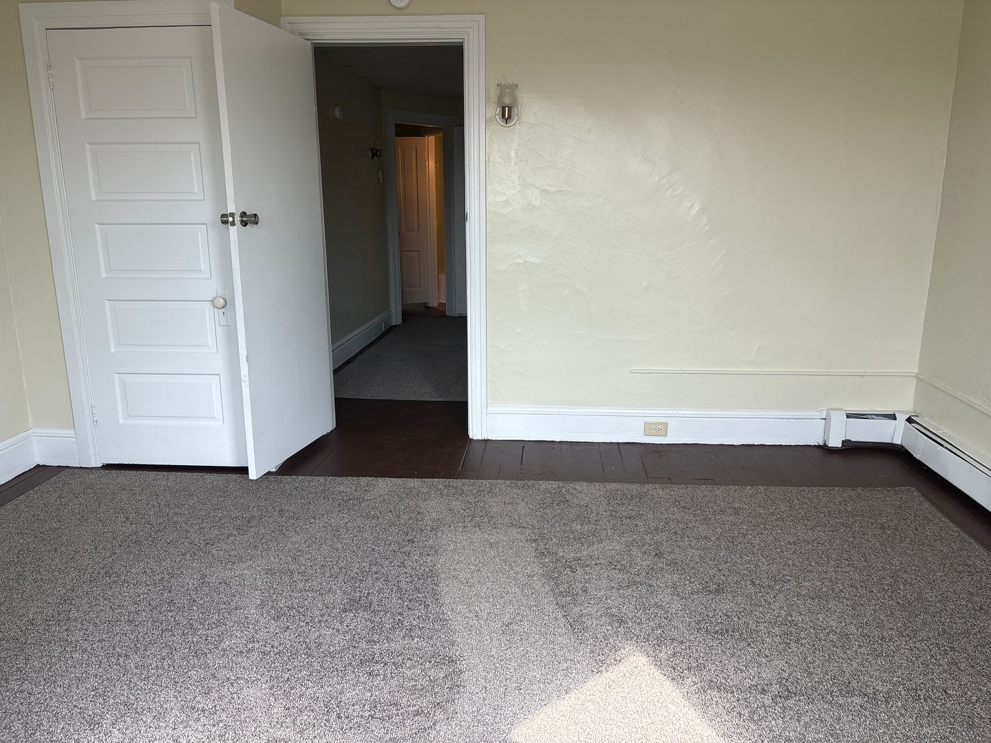 3 Bedroom 1.5 Bath House Near Central Market and Rev Stadium – photo 5