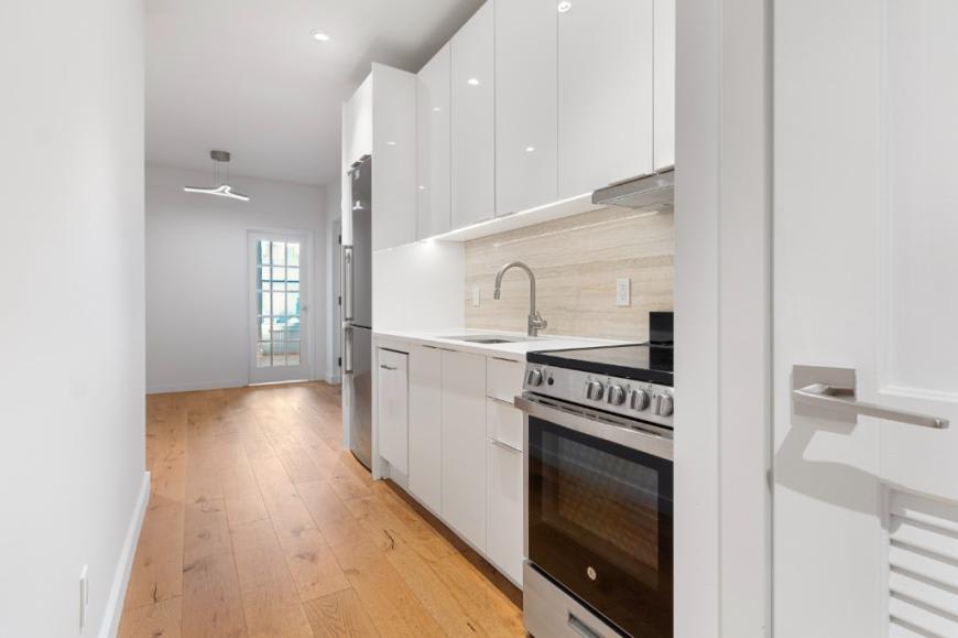 205 Tenth Avenue – photo 1