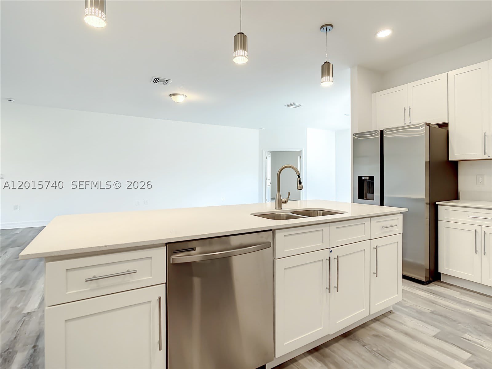 14210 LUXO AVE – photo 2