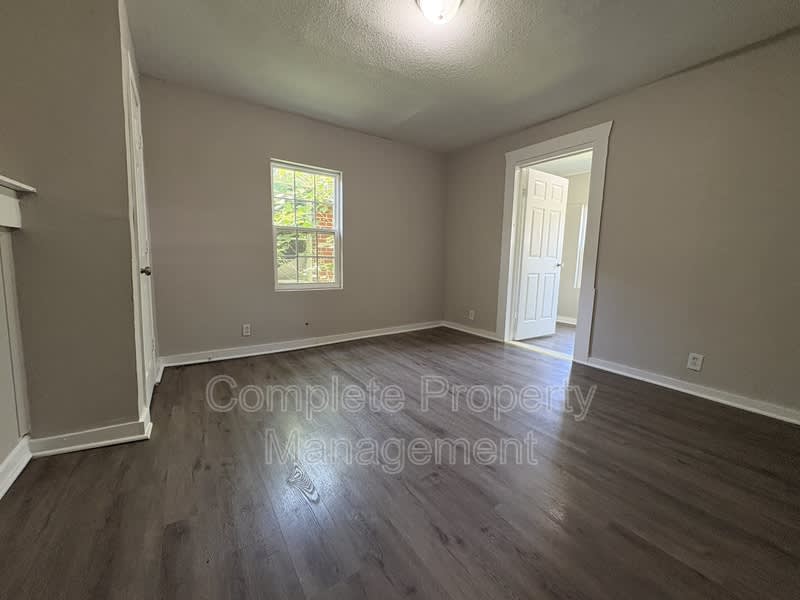 725 Avenue G – photo 4