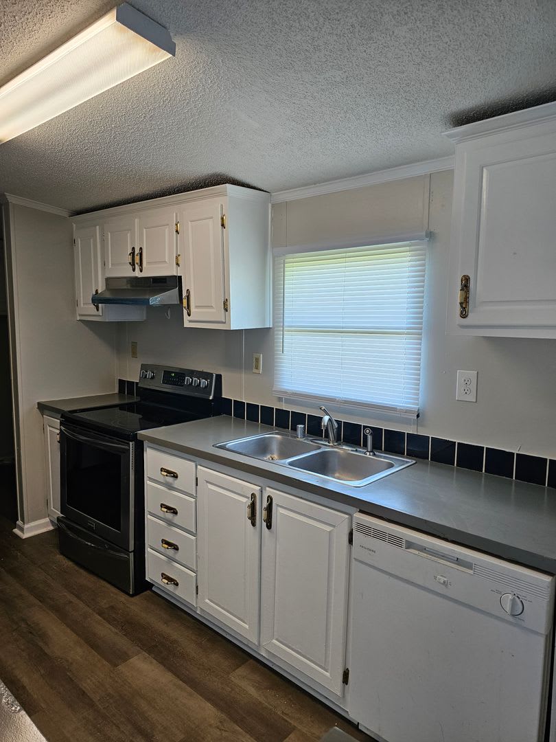 Renovated 3 Bedroom 2 Bath Home- Minutes from Shopping & Restaurants – photo 5