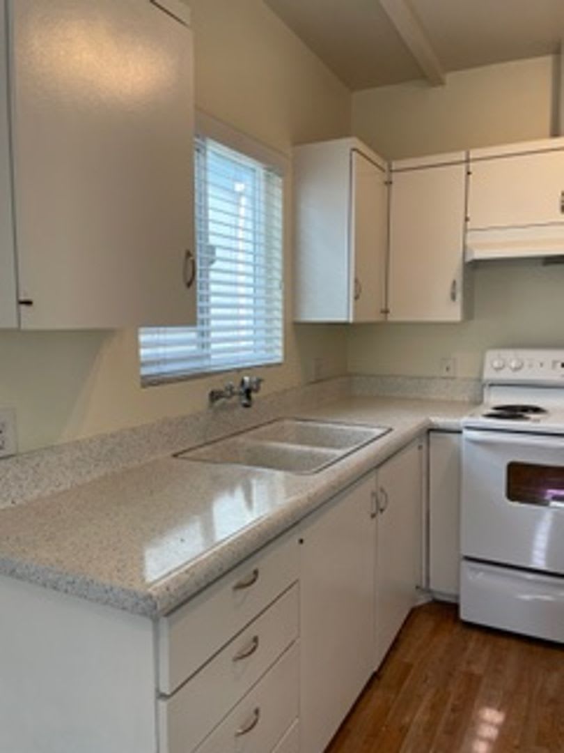 4286 Third Avenue – photo 4