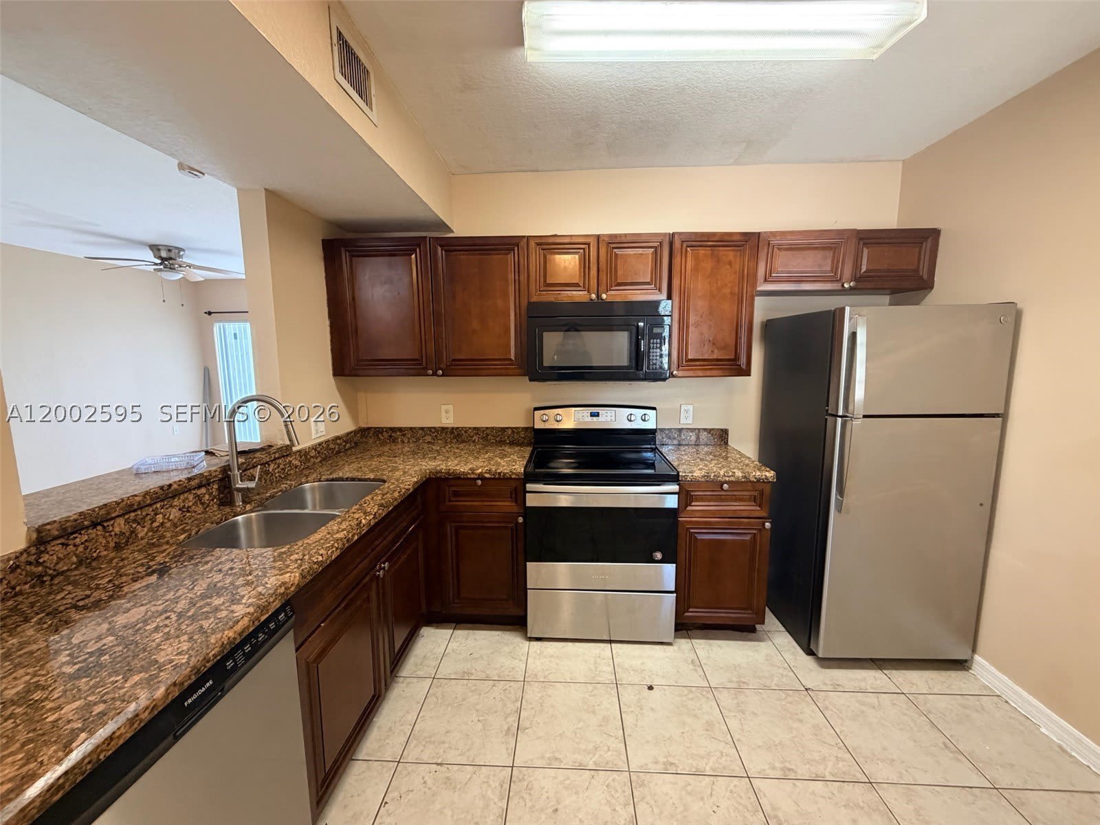 1133 Golden Lakes Blvd – photo 2