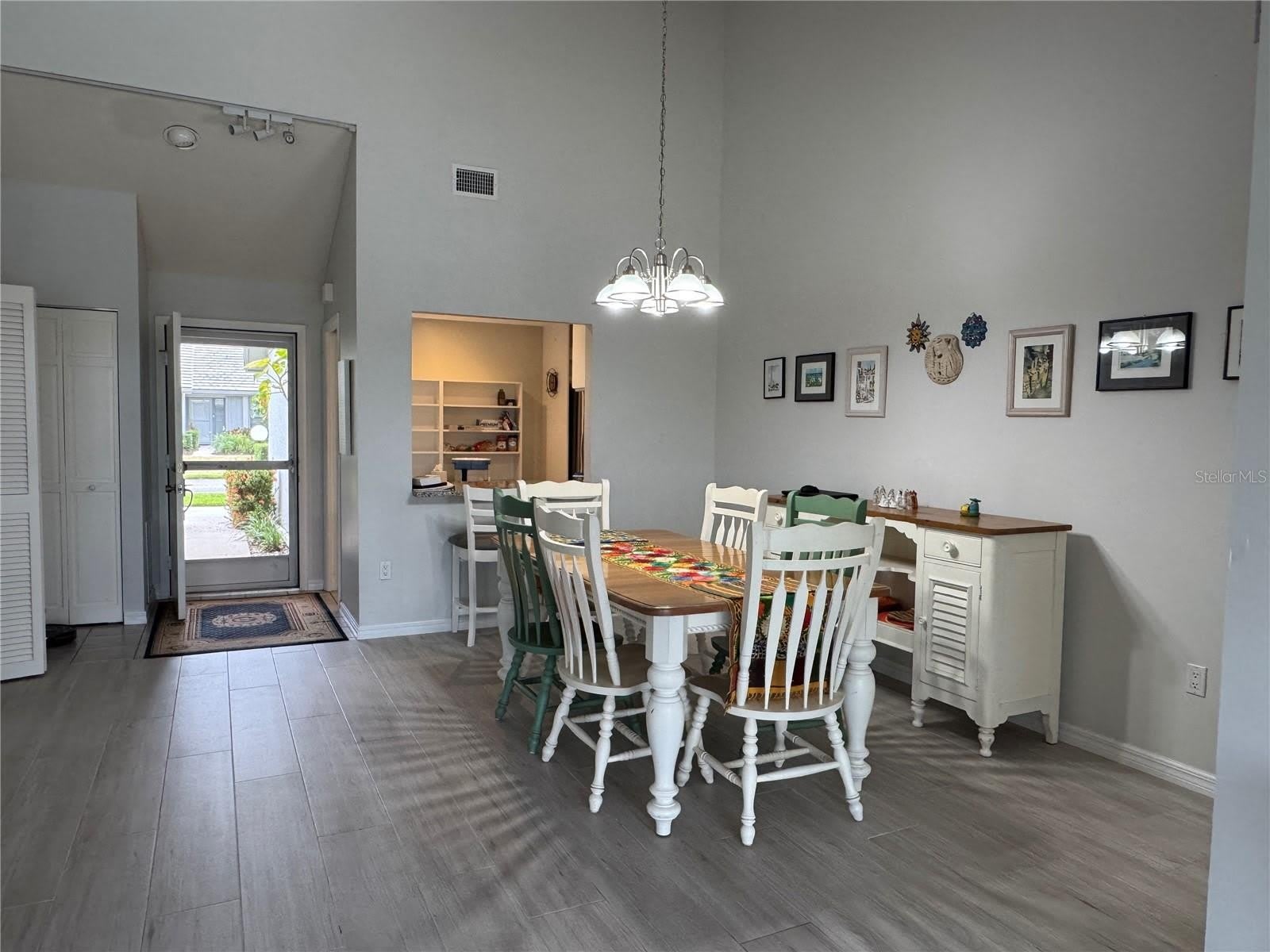 5371 CRESTLAKE Boulevard – photo 3