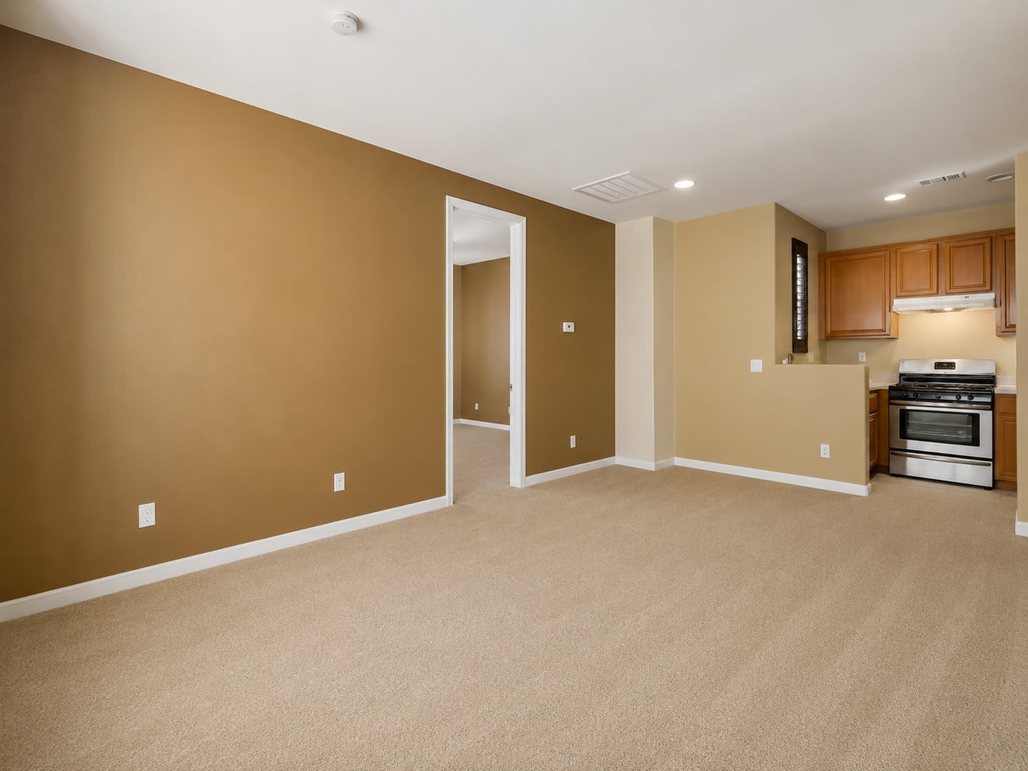 Private 1 Bed 1 Bath Upstairs Retreat In Desirable Otay Ranch Private Entry Yard – photo 4