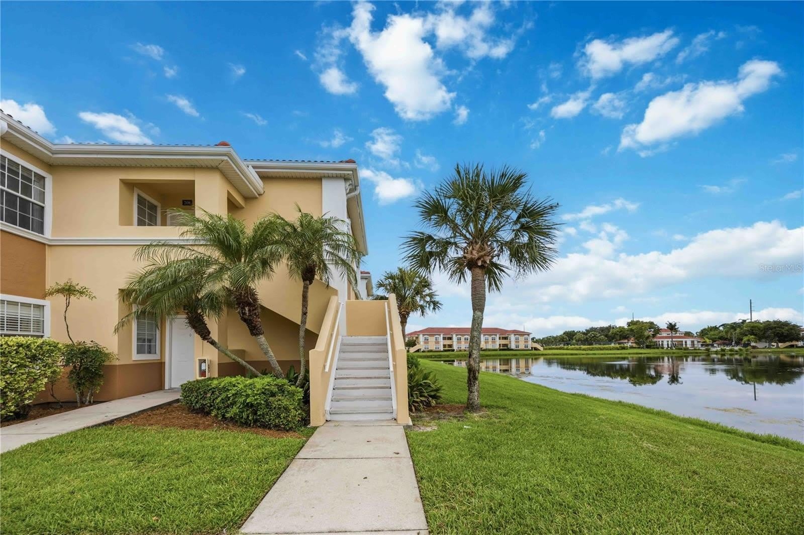 1025 VILLAGIO Circle – photo 2