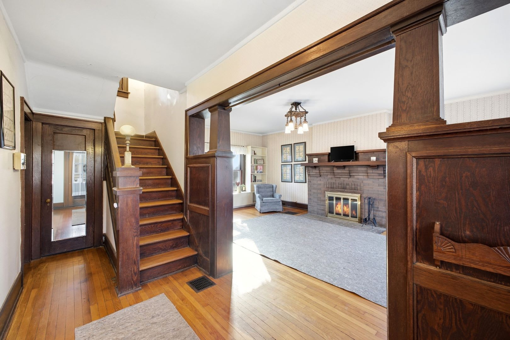6+BR House on E. Lane – Central Campus – Newly Renovated + Free Parking – Flexible Move-In – photo 5