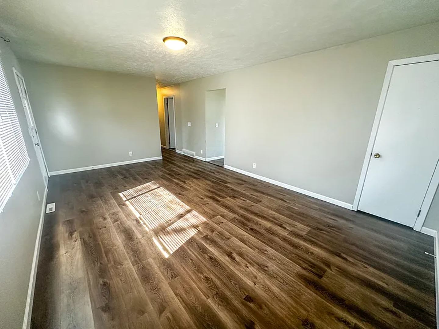 5611 S 113Th St 4 Bed 2 Bath In Millard School District Updated Kitchen Drive Under 2 Car Garage Finished Basement – photo 4